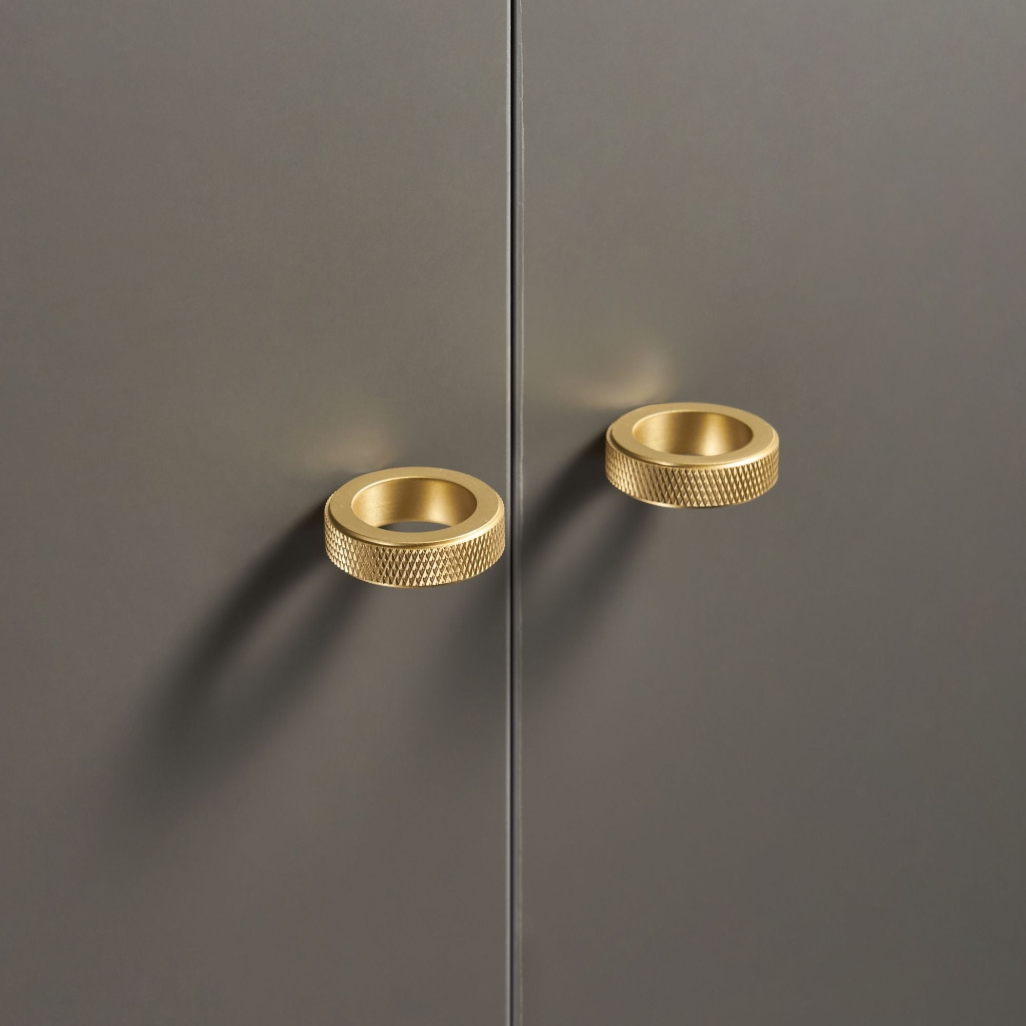 Knopp CH059B | Lättrad | Mässing